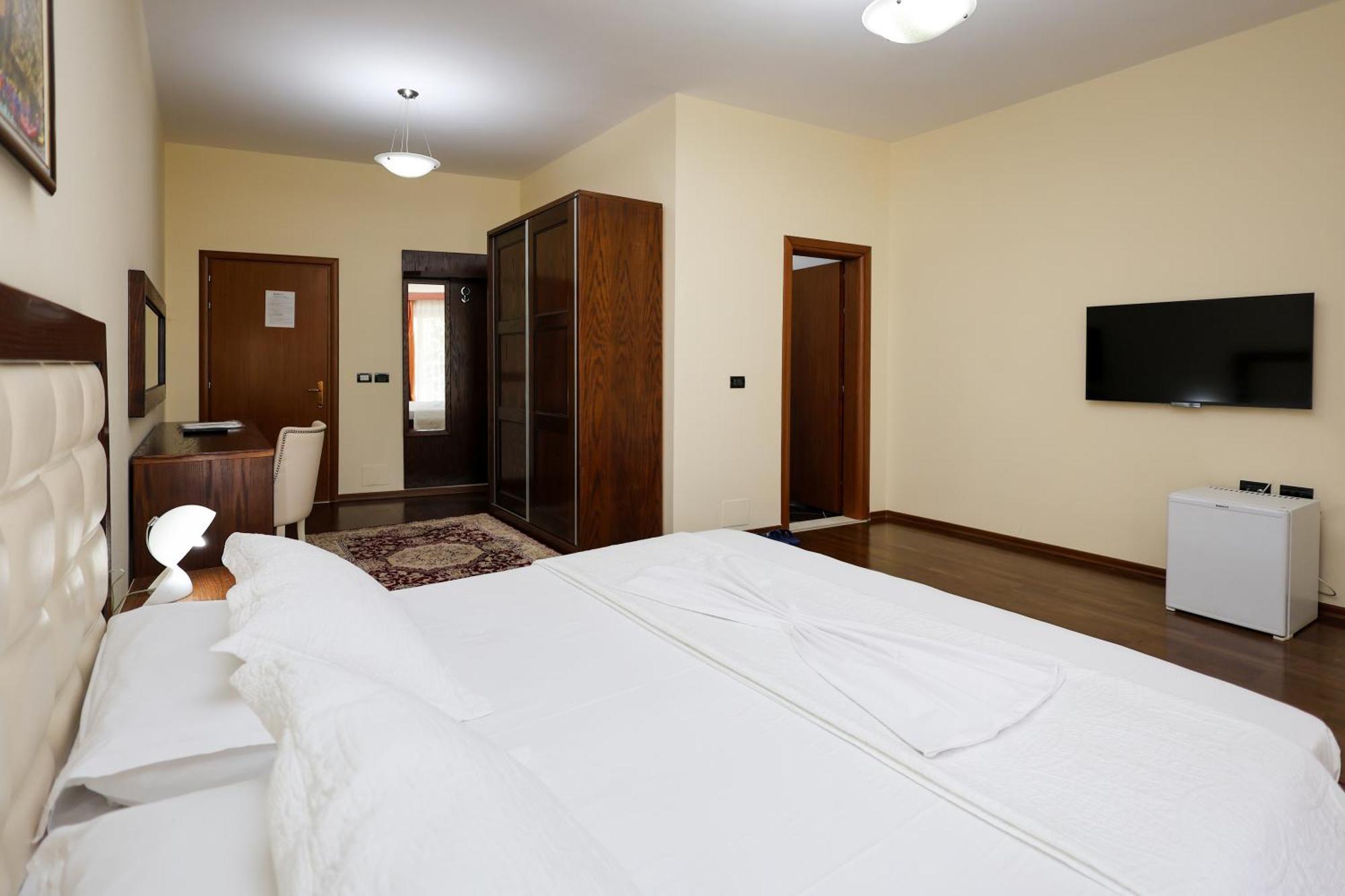 Hotel Kanione Cerenisht Exterior foto